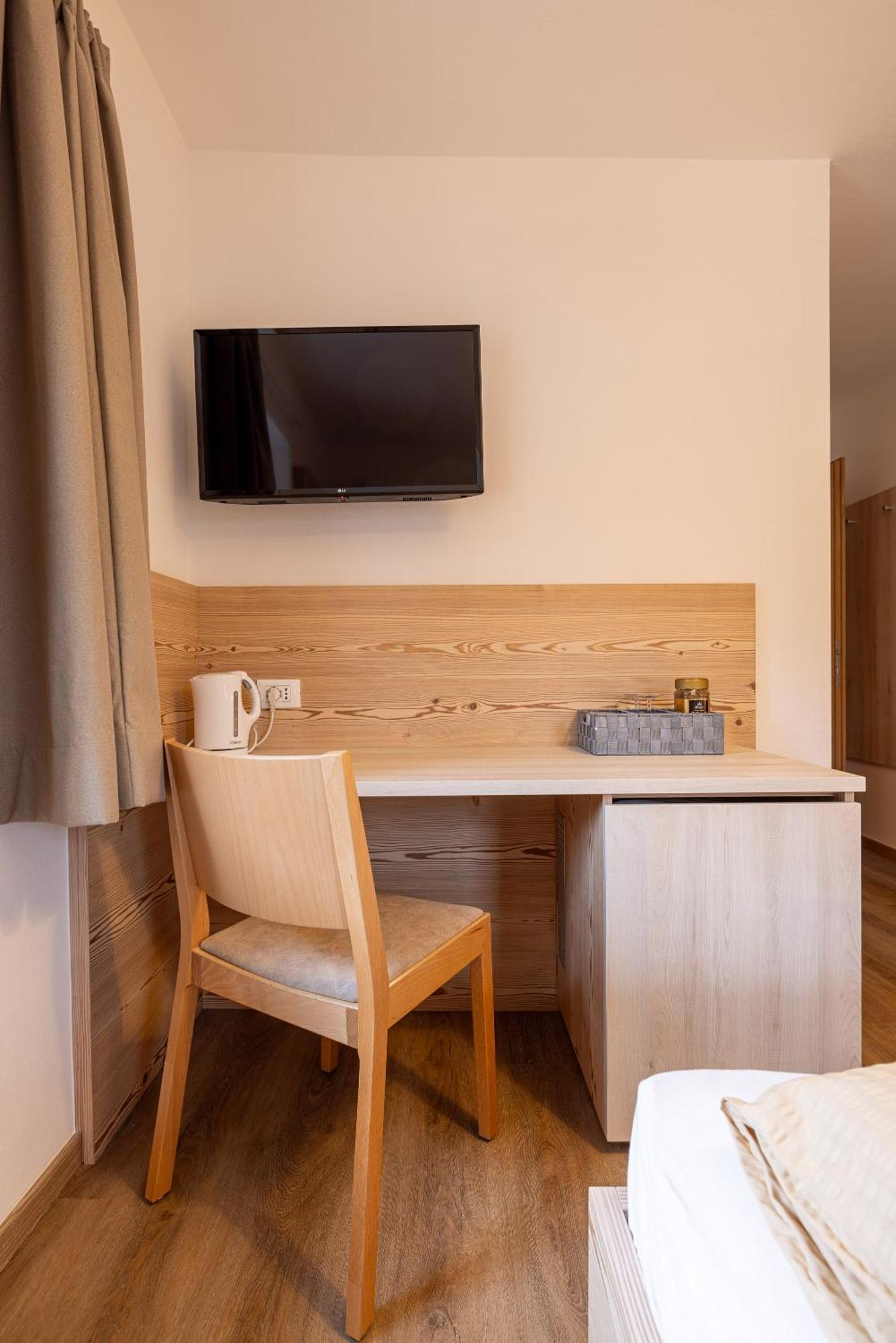 San Pietro Dolomiti Small Budget Hotel Ortisei Exterior photo