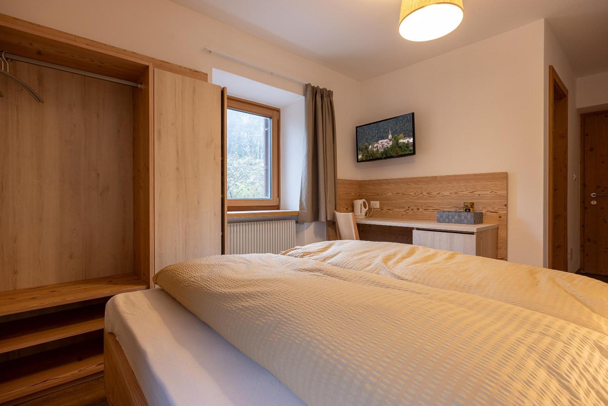 San Pietro Dolomiti Small Budget Hotel Ortisei Exterior photo